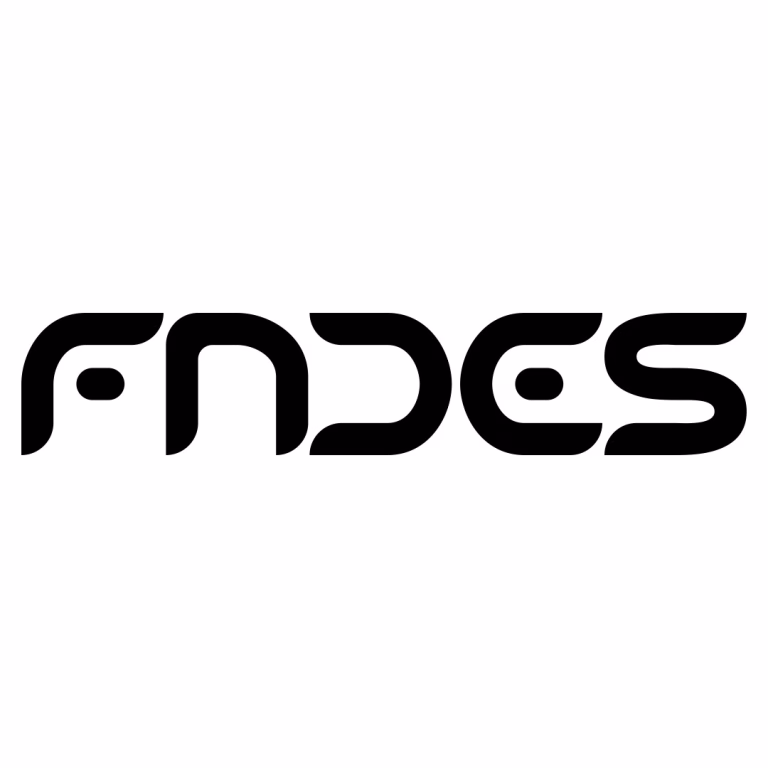 FNDES é a logomarca do webdesigner Jonathan Fernandes, responsável pela criação do site do visitveadeiros.com.br