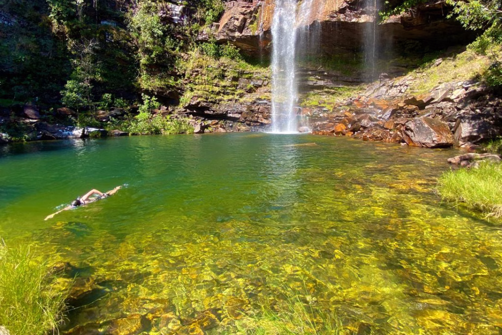 Cachoeira exuberante ideal para visitar em Março na Chapada dos Veadeiros