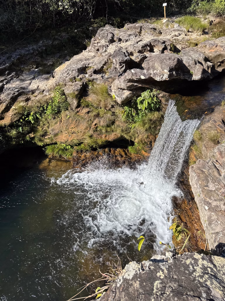 Cachoeira ideal para família na Chapada dos Veadeiros é a Cachoeira do Rodeador.