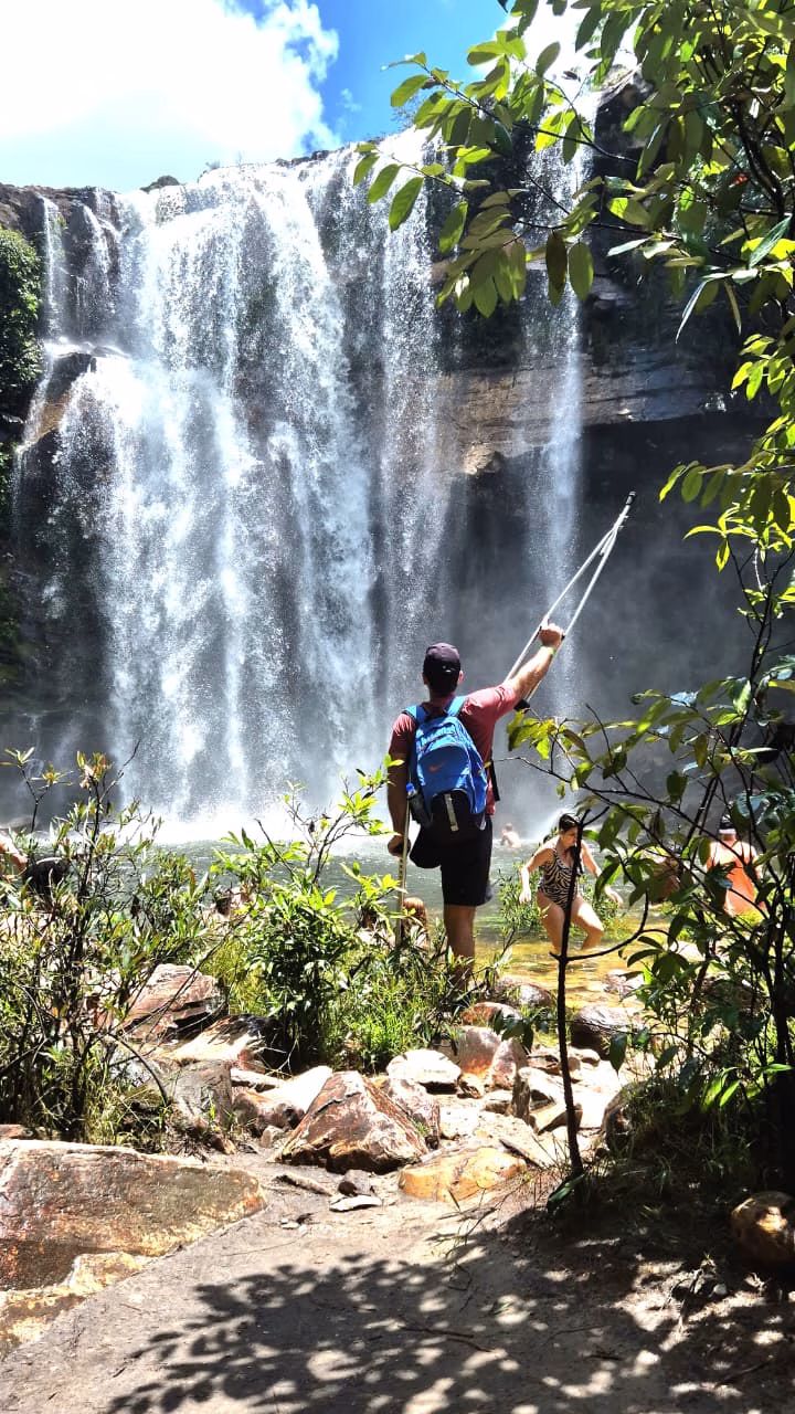 Angelo Santos, sem uma perna, faz diversas trilhas na Chapada dos Veadeiros