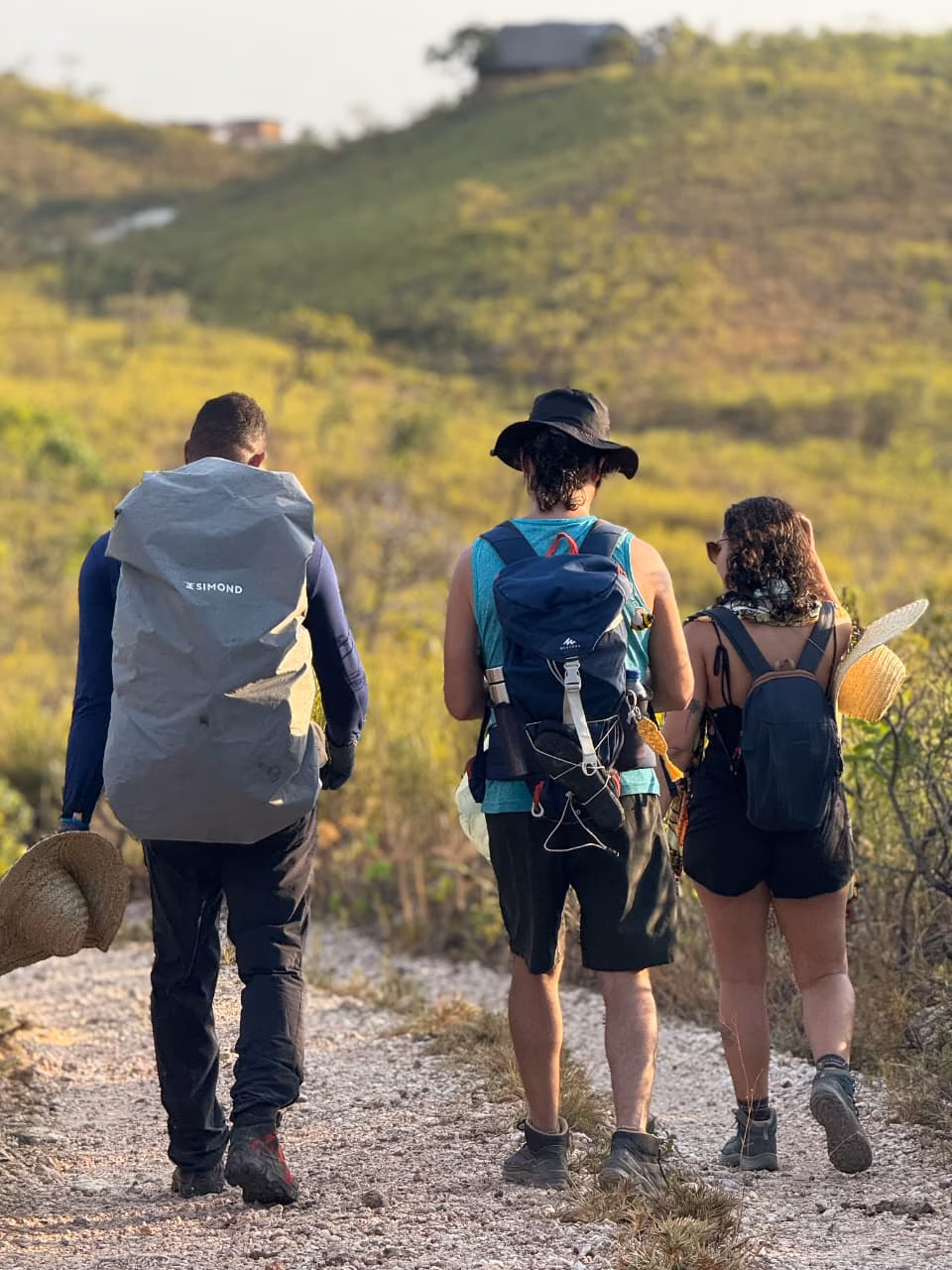 Coleci Turismo acompanha visitantes em trilha na Chapada dos Veadeiros