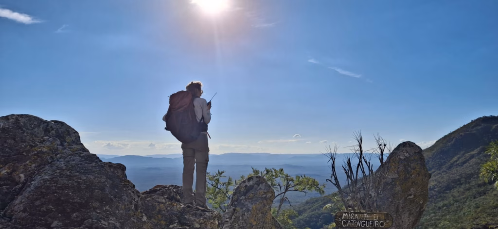 Visita Técnica do Sistema de Gestão de Segurança no atrativo turístico Ponte de Pedra, localizado em Cavalcante na Chapada dos Veadeiros. Guia de Ecoturismo Leda Malysz da Operadora de Turismo Fronteiras da Chapada.